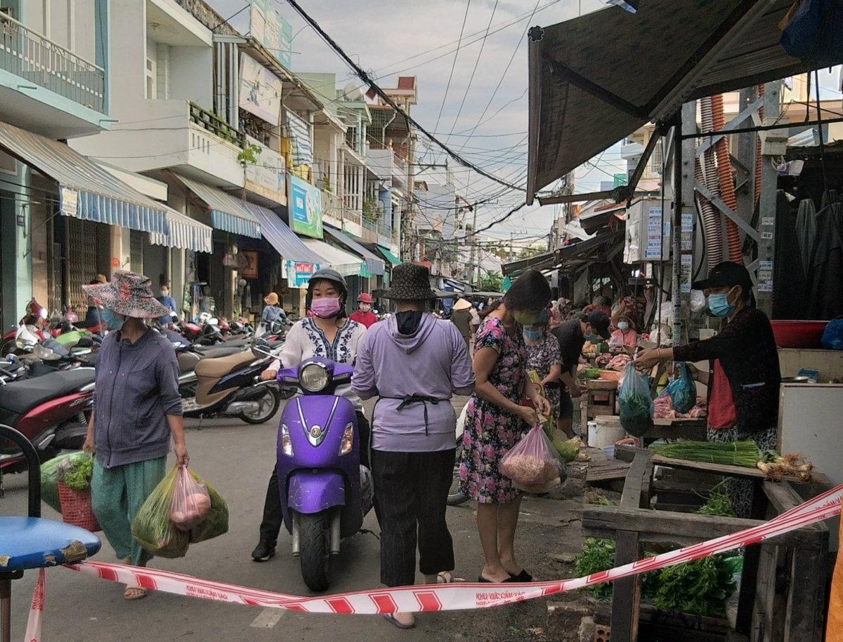 Khánh Hòa không để xảy tình trạng “chặt bên ngoài, lỏng bên trong”